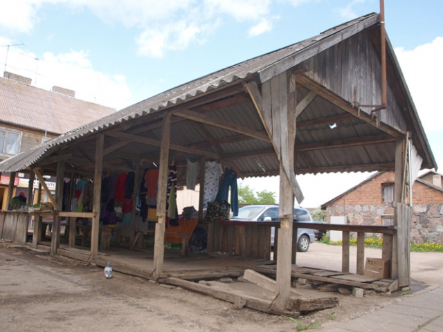 Miesto centro nepuošia Respublikos g. prekyvietės paviljonas. D.Zibolienės nuotr.