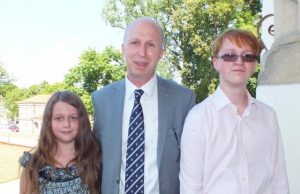 Pavelas Šmidtas–Pšezdzieckis Rokiškyje viešėjo su dukra Kataržina ir sūnumi Michalu. Autorės nuotr.