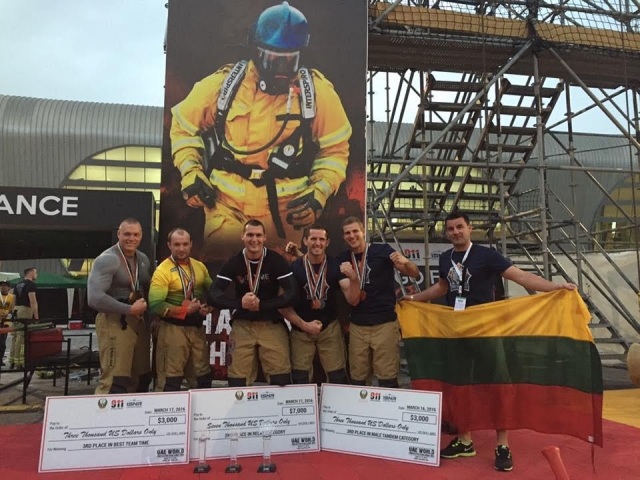 Lietuvių komanda pasaulinėse varžybose. Priešgaisrinės apsaugos ir gelbėjimo departamento archyvo nuotr.