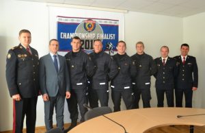 Priešgaisrinės apsaugos ir gelbėjimo departamente Lietuvos Respublikos Prezidentės Dalios Grybauskaitės medaliais ir padėkomis buvo apdovanoti penki stipriausi šalies ugniagesiai gelbėtojai.