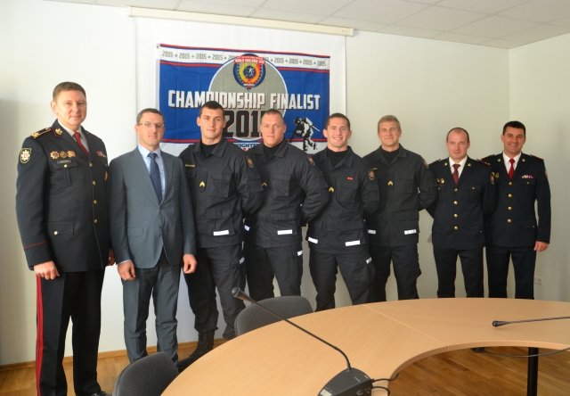 Priešgaisrinės apsaugos ir gelbėjimo departamente Lietuvos Respublikos Prezidentės Dalios Grybauskaitės medaliais ir padėkomis buvo apdovanoti penki stipriausi šalies ugniagesiai gelbėtojai. Priešgaisrinės apsaugos ir gelbėjimo departamente Lietuvos Respublikos Prezidentės Dalios Grybauskaitės medaliais ir padėkomis buvo apdovanoti penki stipriausi šalies ugniagesiai gelbėtojai.