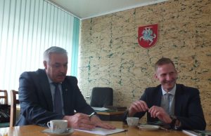 UrėdO Benjamino Sakalausko (kairėje) ir viceministro  Lino Jonausko diskusijos dėl valstybinių miškų  valdymo ir žeidžiančio požiūrio į urėdijas buvo karštos. A.Minkevičienės nuotr..