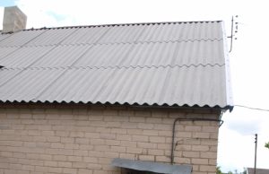 „Gavę draudimo išmoką uždengėme naują stogą“