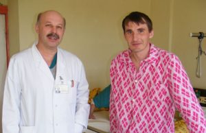 Praėjusią savaitę rajono ligoninės chirurgas Vilimantas Uselis (kairėje)