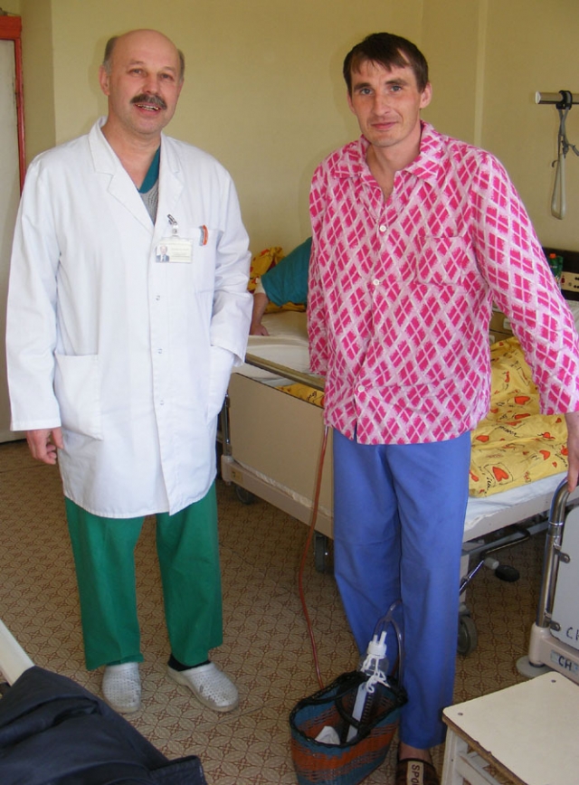 Praėjusią savaitę rajono ligoninės chirurgas Vilimantas Uselis (kairėje)