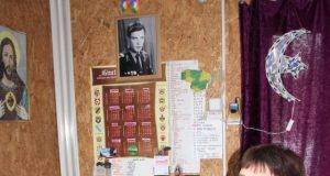 Neįgalų vyrą V.Butkį slauganti žmona Laima piktinosi