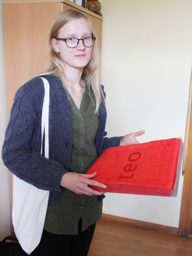 Už išskirtinę išleistuvių suknelę Rūtai Vadlugaitei – „Gimtojo...“ dovana. N. Byčkovskio nuotr.