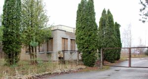 AB „Rokiškio komunalininkas“ planuoja įsikurti senuosiuose vaistų sandėliuose. N.Byčkovskio nuotr.