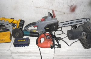 Nuo vagių nukentėję rajono žmonės kviečiami užsukti į komisariatą atpažinti per kratas rastų daiktų. Policijos komisariato nuotr.