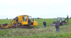 Nakčiai be apsaugos paliktas ekskavatorius patraukė degalų vagišių dėmesį. A.Minkevičienės nuotr.