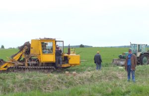 Nakčiai be apsaugos paliktas ekskavatorius patraukė degalų vagišių dėmesį. A.Minkevičienės nuotr.