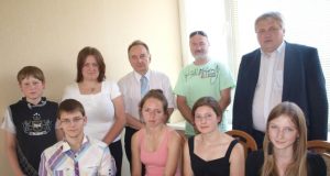 Moksleiviai Simonas (sėdi iš kairės)