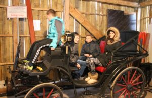 Globos namų vaikai aplankė Ilzenbergo dvarą Išvykos akimirka. Obelių vaikų globos namų archyvo nuotr.