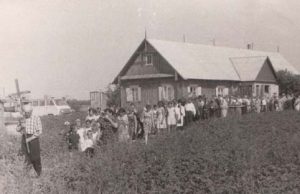 Į Kalvius atgabentas gimtasis Vaižganto namas kelis dešimtmečius išlaikė autentišką veidą. Taip jis atrodė 1968 m.