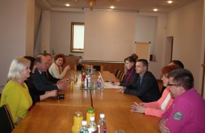 Antradienio vakare posėdžiavusios rajono ir miesto VVG valdybos bandė užkasti "karo kirvį". A.Minkevičienės nuotr.