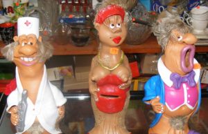 Meilės dienai tinka originalios molinės taupyklės...