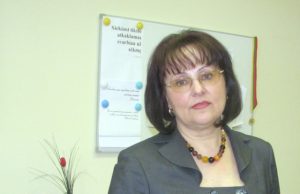 Už grotų uždaryta „Sodros“ Rokiškio skyriaus direktorė Anzelma Nijolė Valickienė įtariama  kyšininkavimu ir piktnaudžiavimu tarnybine padėtimi. D.Zibolienės nuotr.