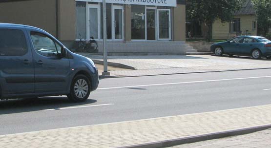 Pertvarkytas įvažiavimas į namo Pertvarkytas įvažiavimas į namo