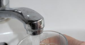 Dėl vandens naudos organizmui - prieštaringos nuomonės