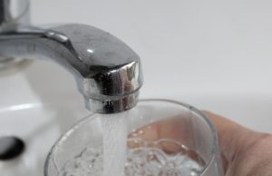 Dėl vandens naudos organizmui - prieštaringos nuomonės