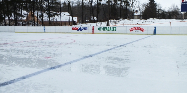 KKSC čiuožykloje ledas ištirpo ir jį teks šaldyti pakartotinai. R.Kilkaus nuotr.
