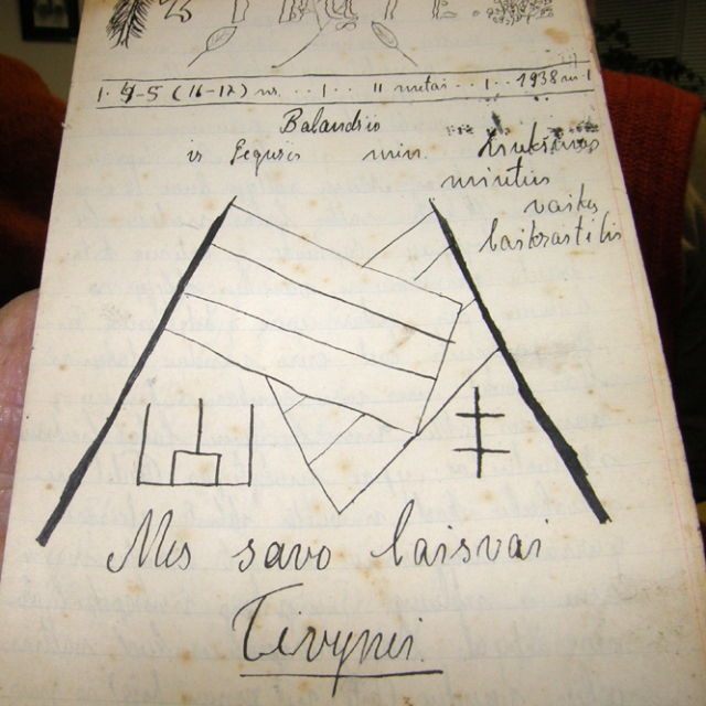 1938–aisiais paauglys Jonas Varnas leido laikraštuką „Žibutė“: šie  numeriai saugomi  Krašto muziejuje. S.Kilkuvienės nuotr.