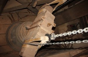 Savaitės viduryje buvo baigti varpo remonto darbai.