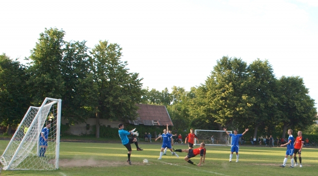 Futbolo rungtynėse netrūksta ne tik įvarčių