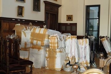 Parodos eksponatai vakar dar buvo supakuoti. Muziejaus archyvo nuotr.