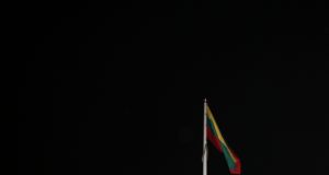 Valstybinę vėliavą Nepriklausomybės aikštėje pakėlė jaunieji šauliai. L. Dūdaitės nuotr.