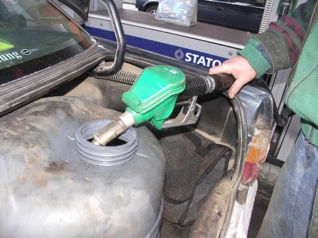 Rajono degalinėse dyzelino kainos kol kas stabilios. D.Zibolienės nuotr. Rajono degalinėse dyzelino kainos kol kas stabilios. D.Zibolienės nuotr.