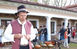 Puodžius Igoris Kovalevskis vienintelis rajone verčiasi masine keraminių indų gamyba