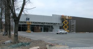 Rajono verslininkai su baime laukia “Maximos” prekybos centro atidarymo. N.Byčkovskio nuotr.