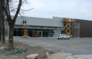 Rajono verslininkai su baime laukia “Maximos” prekybos centro atidarymo. N.Byčkovskio nuotr.