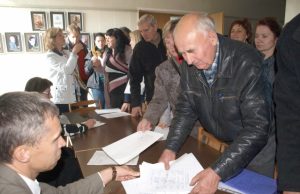 Seminaras darbdaviams: svarbios tiesos apie nelegalų darbą ir vaikiški pasiteisinimai Po seminaro VDI Panevėžio skyriaus specialistai ne tik pasirašė verslininkų dokumentus apie išklausytus kursus