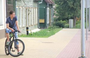 Laikrodžiai tiksi: lėtai – nuobodžiaujantiems, greitai – skubantiems Į kurią pusę pasukti? Iki vakaro dar toli. N. Byčkovskio nuotr.