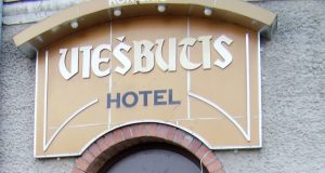 Sunkmetis verslininkus verčia tapti lankstesniais - viešbutyje apsistoti norintiems klientams taikomos įvairios nuolaidos.