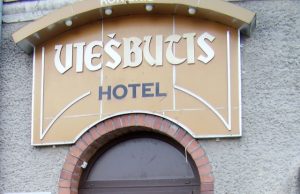 Sunkmetis verslininkus verčia tapti lankstesniais - viešbutyje apsistoti norintiems klientams taikomos įvairios nuolaidos.