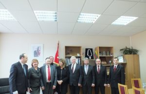 ES parlamento narė Vilija Blinkevičiūtė (centre) per vizitą rajono mero kabinete.