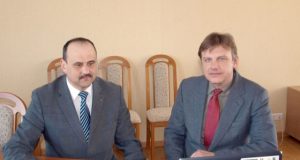 Rajono vicemeras Egidijus Vilimas (kairėje)  ir Švietimo skyriaus vedėjas Aurimas Laužadis. D.Zibolienės nuotr.