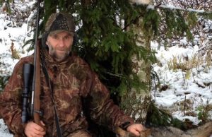 Praėjusio šeštadienio medžioklė Broniui Kastėnui buvo labai sėkminga – jis sumedžiojo pirmąjį savo vilką. D.Kastėnienės nuotr.