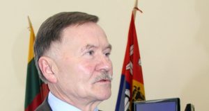 Eksmero nuveiktus darbus turėjo pristatyti dabartinis rajono vadovas Vytautas Vilys. D.Zibolienės nuotr.
