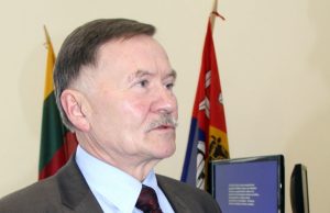 Eksmero Vidmanto Kanopos veikla: parodija ar lobizmas? Eksmero nuveiktus darbus turėjo pristatyti dabartinis rajono vadovas Vytautas Vilys. D.Zibolienės nuotr.