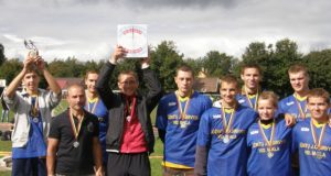 Jūžintų komanda džiaugėsi iškovotais Lietuvos virvės traukimo čempionato sidabro medaliais. L.Dūdaitės nuotr.