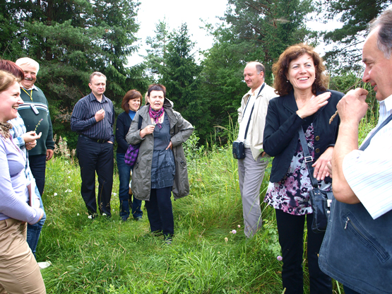 VVG nariai aplankė Moškėnų piliakalnį. L.Dūdaitės nuotr. VVG nariai aplankė Moškėnų piliakalnį. L.Dūdaitės nuotr.