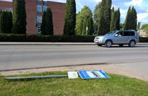 Sutvarkyti nuvirtusio ženklo niekas neskuba...