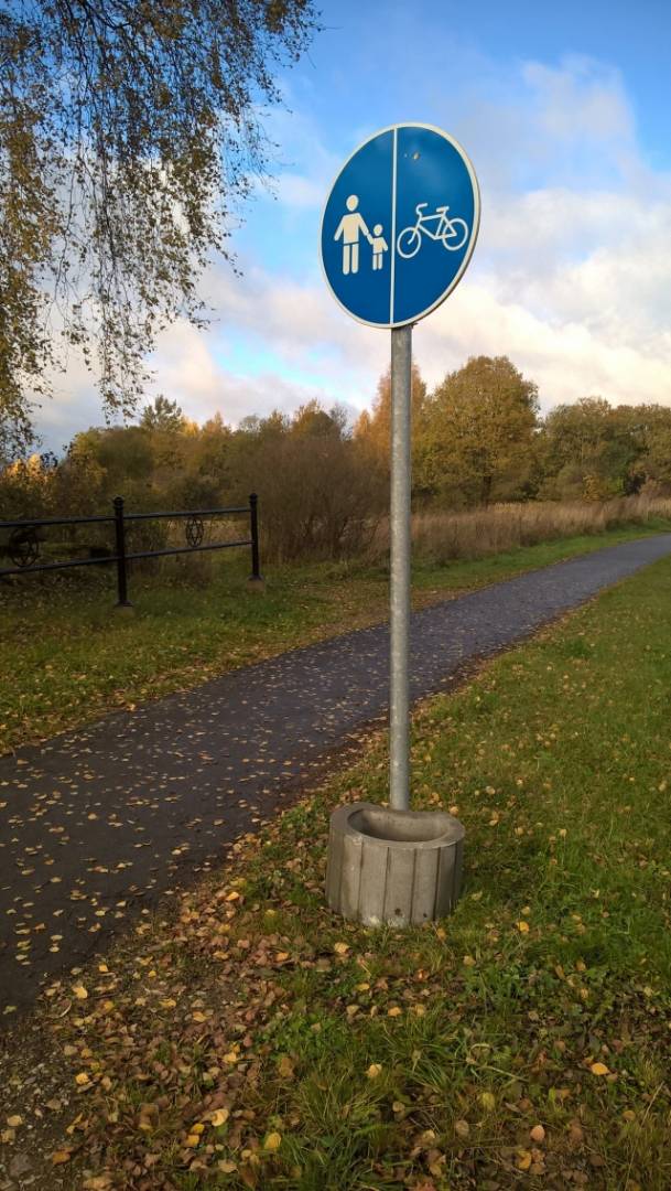 Viena šiukšliadėžių pastatyta prie senųjų žydų kapinių. Iš viso ilgoje atkarpoje jų atsirado 10.