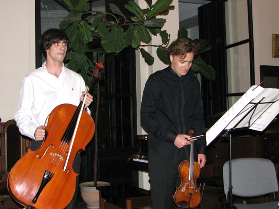 Ne pirmus metus Rokiškio publiką savo muzika kerėjo Akselis de Jenlis (kairėje) ir Rafaelis Jacobas. Ne pirmus metus Rokiškio publiką savo muzika kerėjo Akselis de Jenlis (kairėje) ir Rafaelis Jacobas.