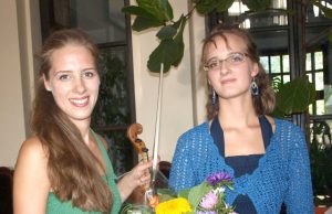 Krašto muziejuje – laikui nepavaldi muzika Simona ir Justina Zajančauskaitės: „Vasaros šiluma jau paliko mus