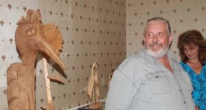 Liūdno žvilgsnio paukštį medžio drožėjas pavadino Pirmadieniu